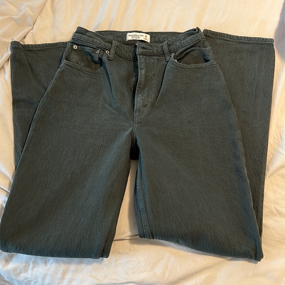 Abercrombie & Fitch Women's Straight Leg Jeans in Dark Green